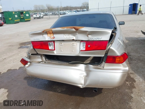 2001 Toyota Camry CE with VIN 4T1BG22K51U110482, listed as a IAAI auction lot 41937181 with 204,334 mi miles. Bid and sale history available at carsss.com. Image 16.