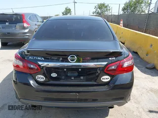 2017 Nissan Altima SV z VIN 1N4AL3AP3HC164982, wystawiony jako IAAI lot #42415869 z przebiegiem 205 081 mil mil oraz . Historia ofert i sprzedaży dostępna na DreamBid. Obrazek 16.