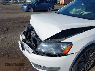 2015 Volkswagen Passat SE с VIN 1VWBS7A31FC075721, выставлен на аукционе IAAI как лот 42326684 с пробегом 177 448 миль миль и . История ставок и продаж доступна на DreamBid. Изображение 6.