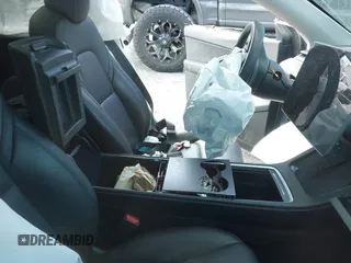 2022 Tesla Model Y Long Range z VIN 7SAYGDEE8NF443194, wystawiony jako IAAI lot #42259205 z przebiegiem 38 540 mil mil oraz . Historia ofert i sprzedaży dostępna na DreamBid. Obrazek 5.
