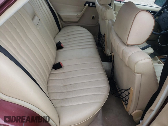 1986 Mercedes-Benz 190 E z VIN WDBDA24D1GF156335, wystawiony jako Copart lot #50976435 z przebiegiem 106 109 mil mil oraz Czysty tytuł • Clean title. Historia ofert i sprzedaży dostępna na DreamBid. Obrazek 10.
