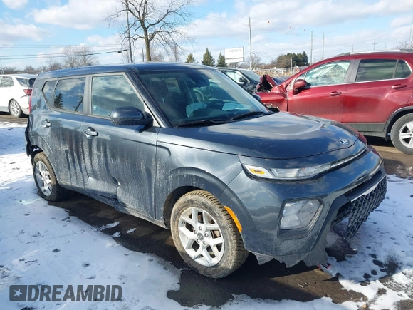2020 Kia Soul S with VIN KNDJ23AUXL7097950, listed as a IAAI auction lot 41546970 with 45,752 mi miles. Bid and sale history available at carsss.com. Image 1.