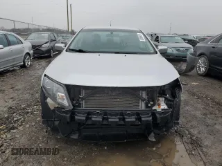 2011 Ford Fusion SE with VIN 3FAHP0HA3BR254872, listed as a Copart auction lot 88966625 with 140,360 mi miles and Salvage Title. Bid and sale history available at DreamBid. Image 5.