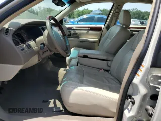 2005 Lincoln Town Car Signature Limited z VIN 1LNHM82W25Y606458, wystawiony jako Copart lot #58135655 z przebiegiem Nie podano mil oraz Szkoda całkowita • Salvage title. Historia ofert i sprzedaży dostępna na DreamBid. Obrazek 7.