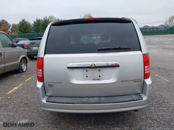 2010 Chrysler Town & Country Touring with VIN 2A4RR5D12AR265985, listed as a IAAI auction lot 41970445 with 125,635 mi miles. Bid and sale history available at carsss.com. Image 16.