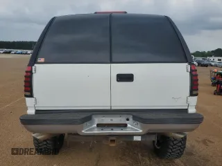1998 Chevrolet Tahoe z VIN 3GNEK18R0WG147603, wystawiony jako Copart lot #51483845 z przebiegiem 187 582 mil mil oraz Szkoda całkowita • Salvage title. Historia ofert i sprzedaży dostępna na DreamBid. Obrazek 6.