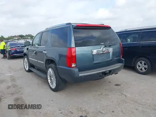 2009 Cadillac Escalade z VIN 1GYFK23249R136552, wystawiony jako IAAI lot #42055626 z przebiegiem 196 234 mil mil oraz . Historia ofert i sprzedaży dostępna na DreamBid. Obrazek 3.