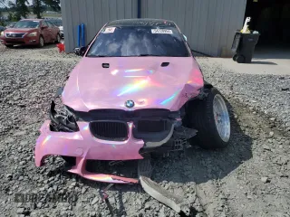 2013 BMW M3 z VIN WBSKG9C57DJ593767, wystawiony jako Copart lot #54728954 z przebiegiem 100 526 mil mil oraz Szkody całkowita. Historia ofert i sprzedaży dostępna na DreamBid. Obrazek 5.