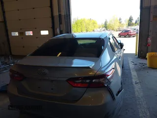 2023 Toyota Camry SE z VIN 4T1G11BK4PU093457, wystawiony jako IAAI lot #42061933 z przebiegiem 21 275 mil mil oraz . Historia ofert i sprzedaży dostępna na DreamBid. Obrazek 17.