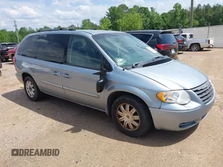 2006 Chrysler Town & Country Touring z VIN 2A4GP54LX6R757587, wystawiony jako IAAI lot #42160498 z przebiegiem 215 850 mil mil oraz . Historia ofert i sprzedaży dostępna na DreamBid. Obrazek 1.