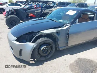 2004 Nissan 350Z Enthusiast z VIN JN1AZ34D74T164233, wystawiony jako IAAI lot #42509421 z przebiegiem 90 780 mil mil oraz . Historia ofert i sprzedaży dostępna na DreamBid. Obrazek 6.