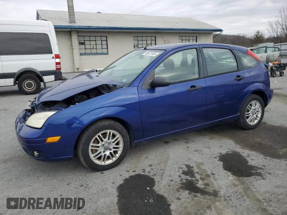 2005 Ford Focus S with VIN 3FAFP37NX5R111600, listed as a Copart auction lot 49073105 with 175,801 mi miles and Salvage Title. Bid and sale history available at carsss.com. Image 1.