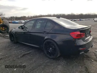 2017 BMW M3 z VIN WBS8M9C37H5G85710, wystawiony jako Copart lot #40168123 z przebiegiem 60 385 mil mil oraz . Historia ofert i sprzedaży dostępna na DreamBid. Obrazek 2.