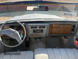 1979 Cadillac Fleetwood z VIN 6B69S99265014, wystawiony jako Copart lot #77011414 z przebiegiem 80 673 mil mil oraz Tytuł czysty. Historia ofert i sprzedaży dostępna na DreamBid. Obrazek 9.