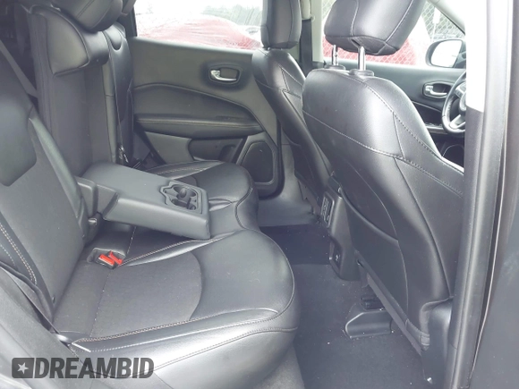 2020 Jeep Compass Latitude z VIN 3C4NJDBB9LT129693, wystawiony jako IAAI lot #42238631 z przebiegiem 36 742 mil mil oraz . Historia ofert i sprzedaży dostępna na DreamBid. Obrazek 8.