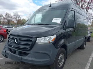 2019 Mercedes-Benz Sprinter Passenger z VIN WDZPF0CD3KP130537, wystawiony jako IAAI lot #42052916 z przebiegiem 192 310 mil mil oraz . Historia ofert i sprzedaży dostępna na DreamBid. Obrazek 2.
