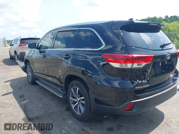 2017 Toyota Highlander XLE with VIN 5TDKZRFHXHS509618, listed as a IAAI auction lot 42407847 with 74,216 mi miles and . Bid and sale history available at DreamBid. Image 3.