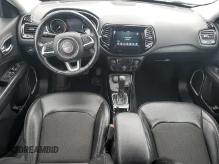2019 Jeep Compass Altitude z VIN 3C4NJDBB0KT696230, wystawiony jako Copart lot #61280845 z przebiegiem 95 925 mil mil oraz Szkoda całkowita • Salvage title. Historia ofert i sprzedaży dostępna na DreamBid. Obrazek 8.