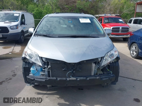 2019 Toyota Sienna XLE Auto Access Seat with VIN 5TDYZ3DC5KS977360, listed as a IAAI auction lot 41911897 with 71,200 mi miles. Bid and sale history available at carsss.com. Image 13.