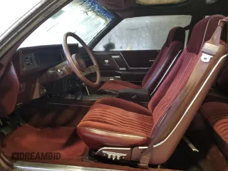 1987 Oldsmobile Cutlass z VIN 1G3GR1195HP307304, wystawiony jako Copart lot #83901444 z przebiegiem 4856 mil mil oraz Nie do naprawy. Historia ofert i sprzedaży dostępna na DreamBid. Obrazek 7.