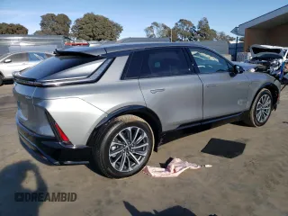 2024 Cadillac LYRIQ Sport z VIN 1GYKPTRK5RZ107588, wystawiony jako Copart lot #75906234 z przebiegiem 8 369 mil mil oraz Szkoda całkowita • Salvage title. Historia ofert i sprzedaży dostępna na DreamBid. Obrazek 3.