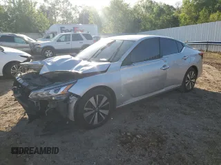 2021 Nissan Altima SV z VIN 1N4BL4DV4MN359542, wystawiony jako Copart lot #52300995 z przebiegiem 112 772 mil mil oraz Szkoda całkowita • Salvage title. Historia ofert i sprzedaży dostępna na DreamBid. Obrazek 1.