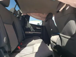 2015 Toyota Tundra SR z VIN 5TFCW5F16FX019046, wystawiony jako Copart lot #57388105 z przebiegiem 123 122 mil mil oraz Szkoda całkowita • Salvage title. Historia ofert i sprzedaży dostępna na DreamBid. Obrazek 10.