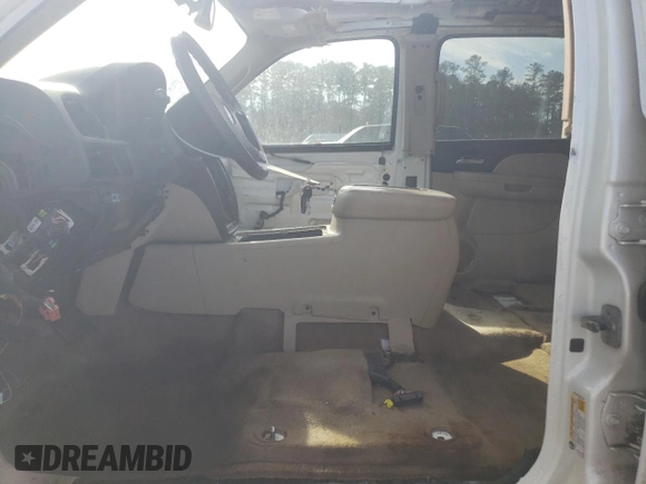 2011 GMC Yukon XL Denali with VIN 1GKS2MEF5BR201581, listed as a Copart auction lot 86707554 with 0 mi miles and Salvage Title. Bid and sale history available at carsss.com. Image 7.