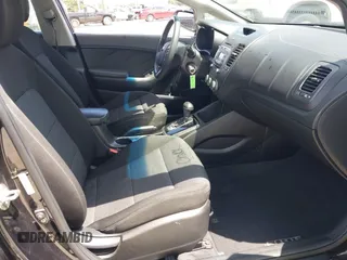 2018 Kia Forte LX z VIN 3KPFK4A70JE197056, wystawiony jako IAAI lot #42435555 z przebiegiem 79 805 mil mil oraz . Historia ofert i sprzedaży dostępna na DreamBid. Obrazek 5.
