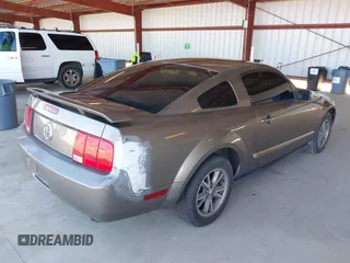 2005 Ford Mustang Deluxe with VIN 1ZVFT80N155128766, listed as a IAAI auction lot 41667434 with 233,175 mi miles. Bid and sale history available at carsss.com. Image 4.