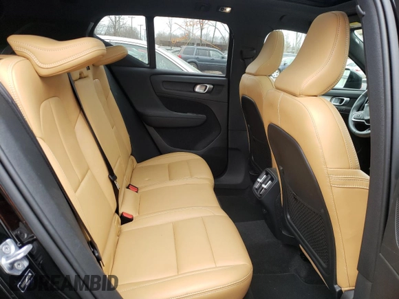 2019 Volvo XC40 Momentum z VIN YV4162UK8K2122135, wystawiony jako Copart lot #36300303 z przebiegiem 22 838 mil mil oraz . Historia ofert i sprzedaży dostępna na DreamBid. Obrazek 11.