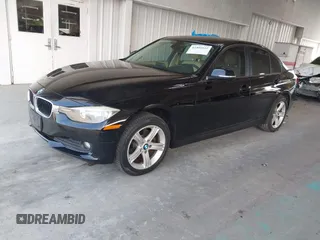 2013 BMW 3 Series 320i xDrive z VIN WBA3C3C56DF982906, wystawiony jako IAAI lot #42395925 z przebiegiem 117 880 mil mil oraz . Historia ofert i sprzedaży dostępna na DreamBid. Obrazek 17.