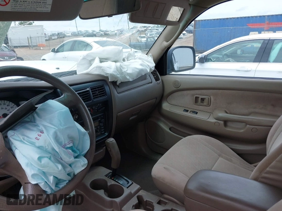 2001 Toyota Tacoma PreRunner z VIN 5TEGN92N11Z738985, wystawiony jako IAAI lot #42145856 z przebiegiem 385 673 mil mil oraz . Historia ofert i sprzedaży dostępna na DreamBid. Obrazek 5.