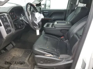 2016 GMC Sierra 3500HD SLT z VIN 1GT42XC86GF277877, wystawiony jako Copart lot #55825015 z przebiegiem 205 718 mil mil oraz Szkody całkowita. Historia ofert i sprzedaży dostępna na DreamBid. Obrazek 7.