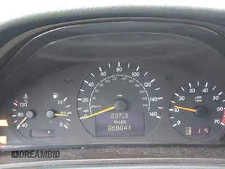 2003 Mercedes-Benz CLK 320 z VIN WDBLK65G33T141954, wystawiony jako IAAI lot #41676472 z przebiegiem 68 041 mil mil oraz . Historia ofert i sprzedaży dostępna na DreamBid. Obrazek 7.