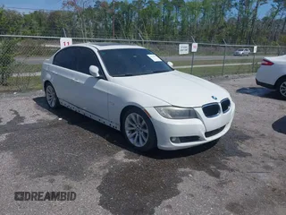 2011 BMW 3 Series 328i with VIN WBAPH7G55BNM59383, listed as a IAAI auction lot 41752644 with 1 mi miles. Bid and sale history available at carsss.com. Image 1.