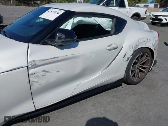 2021 Toyota Supra 2.0 with VIN WZ1DB2C01MW039946, listed as a IAAI auction lot 42519516 with 21,073 mi miles and . Bid and sale history available at DreamBid. Image 6.