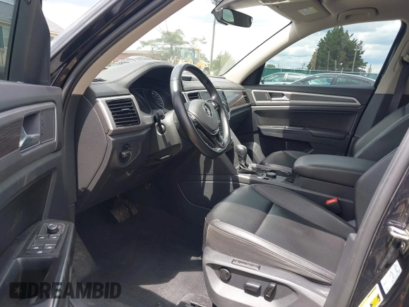 2018 Volkswagen Atlas SEL z VIN 1V2MR2CA2JC516351, wystawiony jako IAAI lot #42341113 z przebiegiem 135 077 mil mil oraz . Historia ofert i sprzedaży dostępna na DreamBid. Obrazek 5.