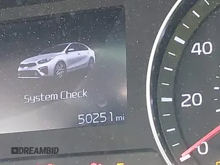 2021 Kia Forte LXS z VIN 3KPF24AD3ME382227, wystawiony jako IAAI lot #41792663 z przebiegiem 50 251 mil mil oraz . Historia ofert i sprzedaży dostępna na DreamBid. Obrazek 15.