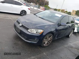 2017 Volkswagen Golf S z VIN 3VW217AU1HM043235, wystawiony jako IAAI lot #42104485 z przebiegiem 66 746 mil mil oraz . Historia ofert i sprzedaży dostępna na DreamBid. Obrazek 2.