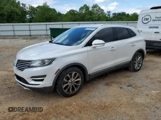 2015 Lincoln MKC z VIN 5LMCJ1A98FUJ18143, wystawiony jako Copart lot #56181915 z przebiegiem 105 933 mil mil oraz Szkody całkowita. Historia ofert i sprzedaży dostępna na DreamBid. Obrazek 1.