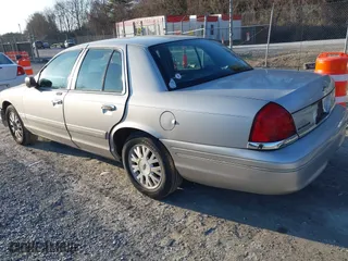 2005 Ford Crown Victoria LX with VIN 2FAFP74W85X121984, listed as a IAAI auction lot 41427678 with 113,437 mi miles. Bid and sale history available at carsss.com. Image 3.