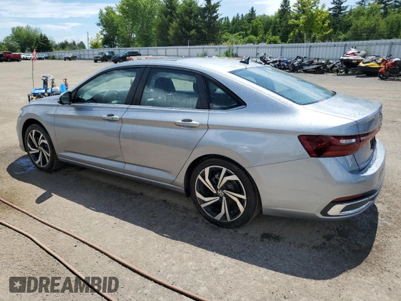 2025 Volkswagen Jetta SEL с VIN 3VWGX7BU8SM069177, выставлен на аукционе Copart как лот 62749625 с пробегом 5 587 миль миль и Списание • Salvage title. История ставок и продаж доступна на DreamBid. Изображение 2.