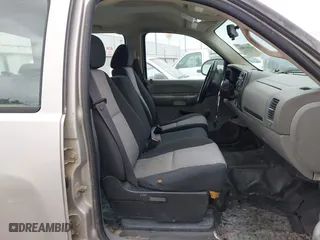 2007 Chevrolet Silverado 1500 LT w/1LT with VIN 2GCEC13CX71567954, listed as a IAAI auction lot 41697566 with 74,568 mi miles. Bid and sale history available at carsss.com. Image 5.