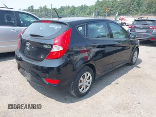 2013 Hyundai Accent GS z VIN KMHCT5AE8DU121736, wystawiony jako IAAI lot #42484416 z przebiegiem 102 830 mil mil oraz . Historia ofert i sprzedaży dostępna na DreamBid. Obrazek 4.
