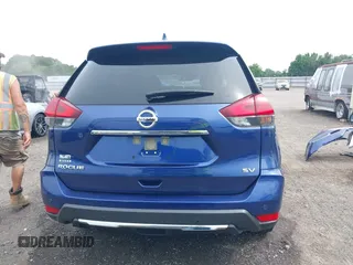 2020 Nissan Rogue SV z VIN JN8AT2MT4LW042639, wystawiony jako IAAI lot #42332896 z przebiegiem 62 966 mil mil oraz . Historia ofert i sprzedaży dostępna na DreamBid. Obrazek 17.