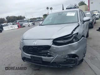 2024 Honda HR-V EX-L z VIN 3CZRZ1H71RM758910, wystawiony jako IAAI lot #42202774 z przebiegiem 8 452 mil mil oraz . Historia ofert i sprzedaży dostępna na DreamBid. Obrazek 13.