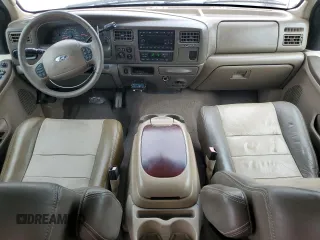 2003 Ford Excursion Limited z VIN 1FMSU43P63EC79535, wystawiony jako Copart lot #50587625 z przebiegiem 181 298 mil mil oraz Czysty tytuł • Clean title. Historia ofert i sprzedaży dostępna na DreamBid. Obrazek 8.