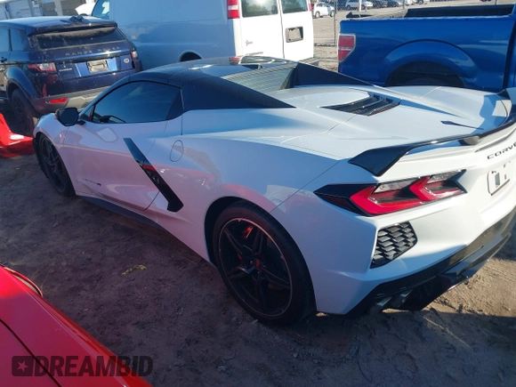 2021 Chevrolet Corvette 2LT with VIN 1G1YB3D45M5125069, listed as a IAAI auction lot 41165588 with 8,765 mi miles. Bid and sale history available at carsss.com. Image 3.
