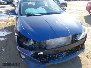 2020 Hyundai Elantra SEL with VIN 5NPD84LF7LH587645, listed as a IAAI auction lot 41632526 with 62,914 mi miles. Bid and sale history available at carsss.com. Image 6.